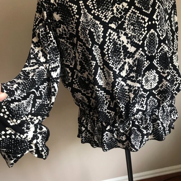 Willow Drive Peplum Top - Size Medium - Black White Snakeskin Reptile Print - Picture 4 of 6